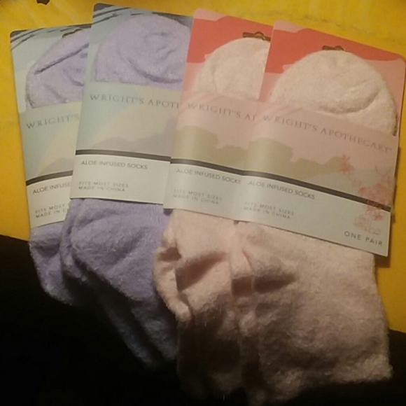 Wright's Apothecary Other - Aloe infused socks